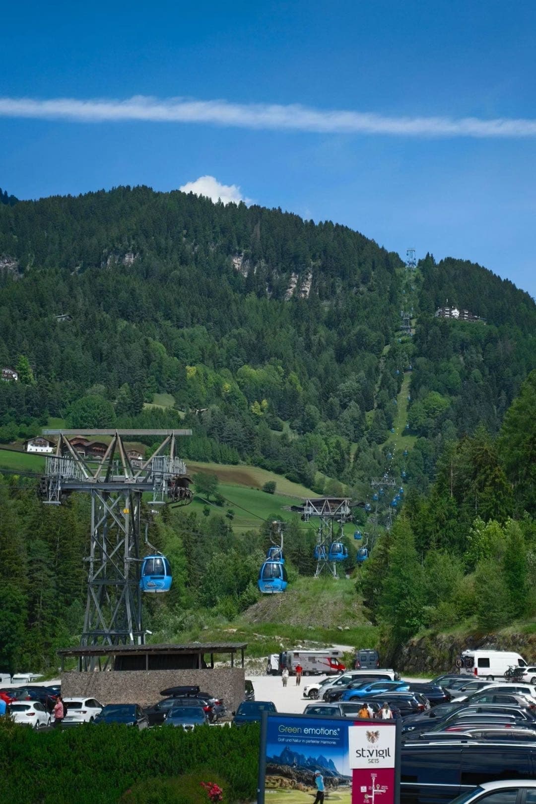 山坡缆车和停车场