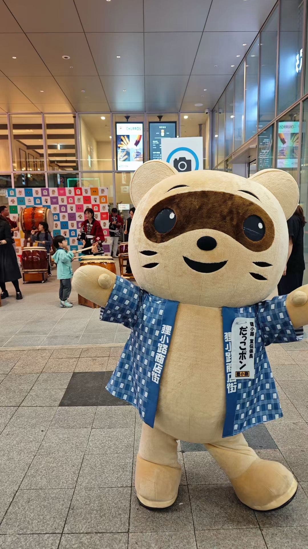 札幌室内街区里一只狸造型吉祥物